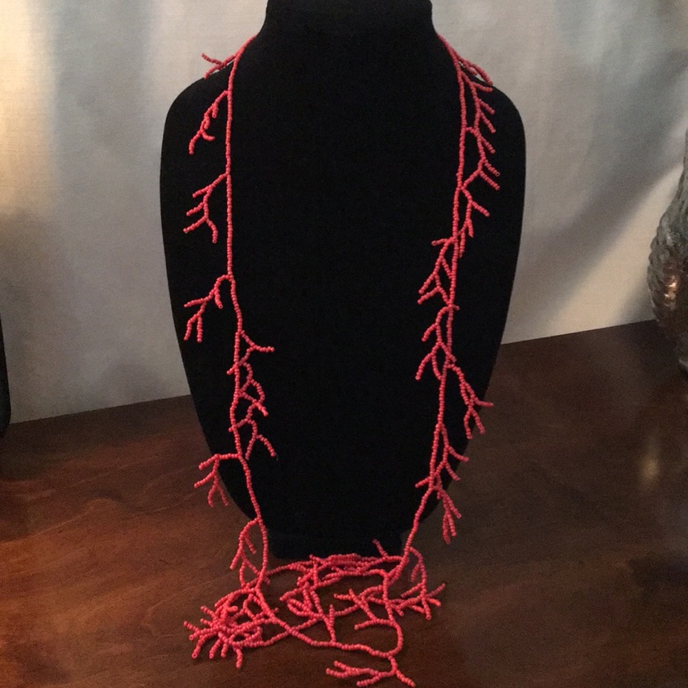 Coral beaded loop necklace - Picture 2 of 8